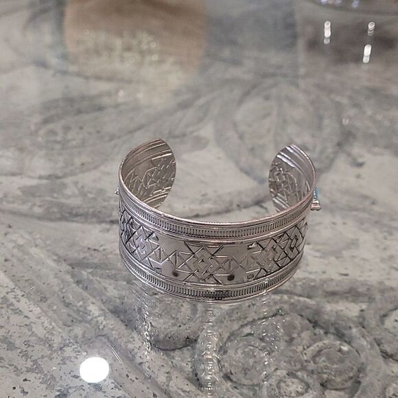 SILVER TONE ADJUSTABLE BLUE STONE BRACELET - Picture 2 of 4